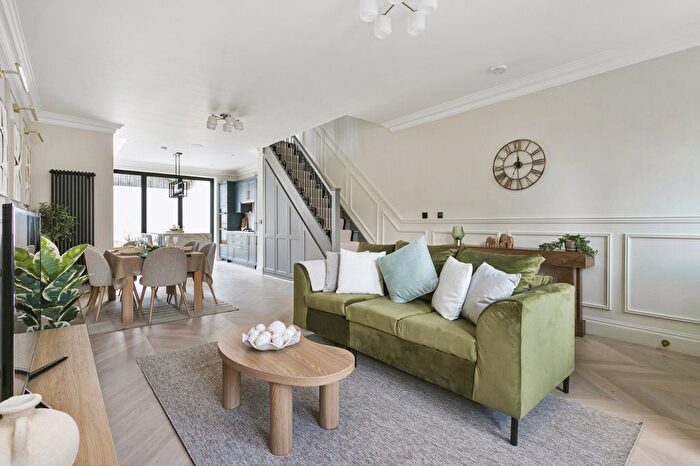 3 Bedroom Terraced House For Sale In Antill Road, London, N15