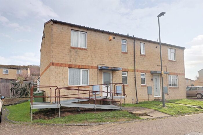 3 Bedroom Semi-Detached House For Sale In Chaffinch Court, Stonehouse, GL10