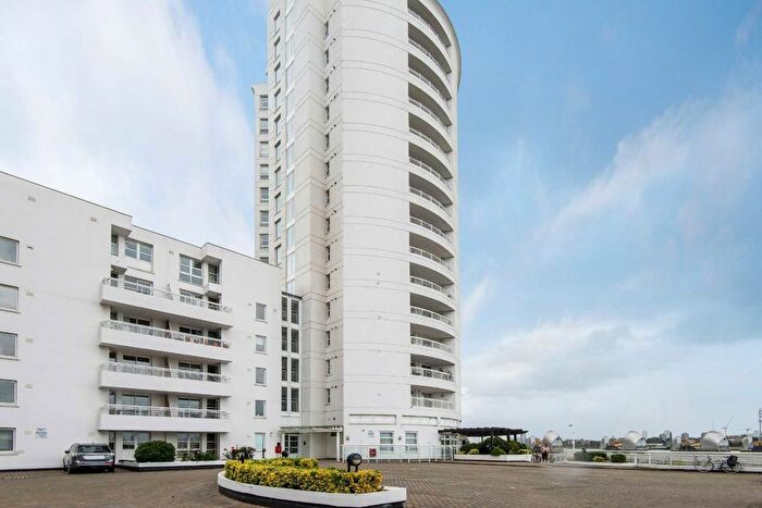 2 Bedroom Flat To Rent In Barrier Point Road, Pontoon Docks, E16