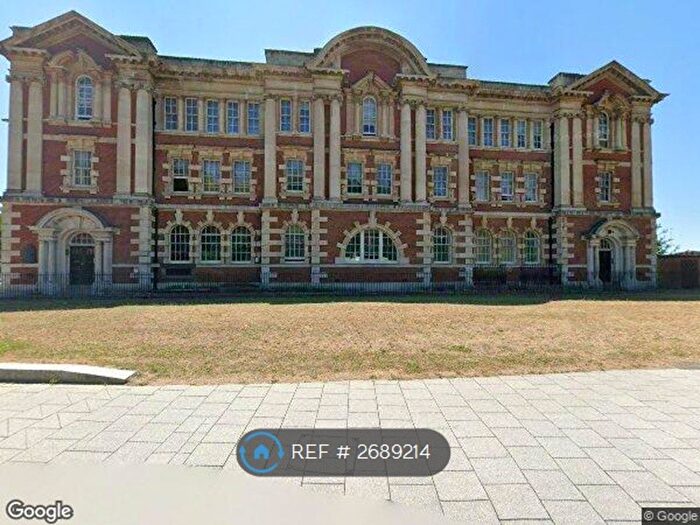 2 Bedroom Flat To Rent In Admiralty House, Southampton, SO14