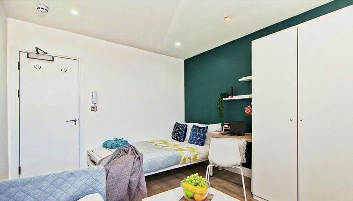 Studio To Rent In Green Lane, Ilford, Essex, IG3