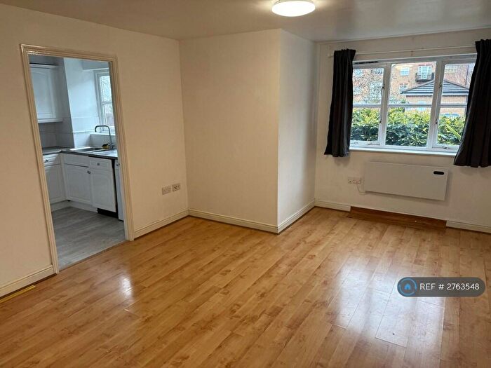 2 Bedroom Flat To Rent In Coltswood Court, London, N14