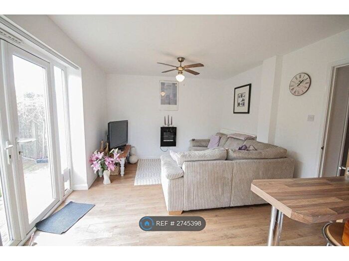 2 Bedroom Flat To Rent In Brockley Walk, Bristol, BS13
