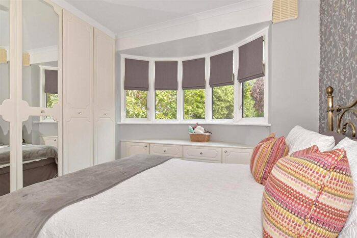 3 Bedroom End Of Terrace House For Sale In Ankerdine Crescent, London, SE18