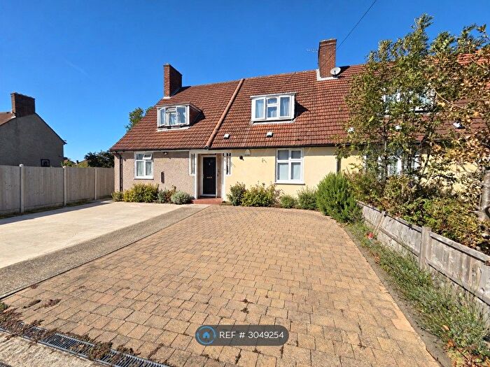 3 Bedroom Terraced House To Rent In Becontree Avenue, Dagenham, RM8
