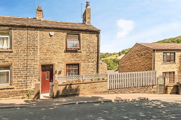 2 Bedroom End Of Terrace House For Sale In Holmfirth Road, New Mill, Holmfirth, HD9