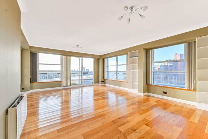 2 Bedroom Flat To Rent In Jardine Road, Limehouse, London, E1W