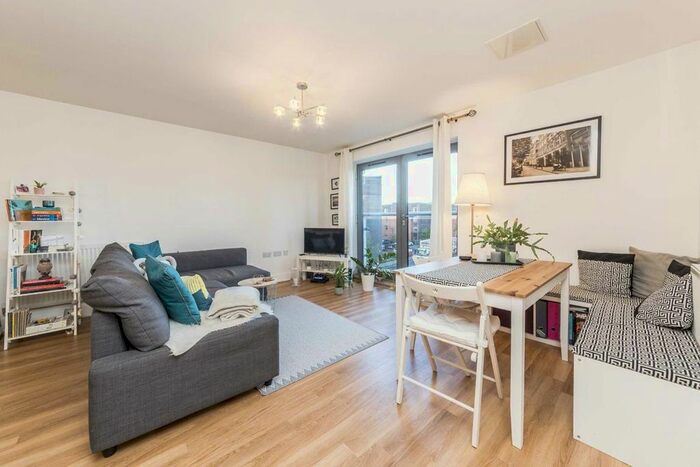 1 Bedroom Flat To Rent In St. Georges Grove, London, SW17