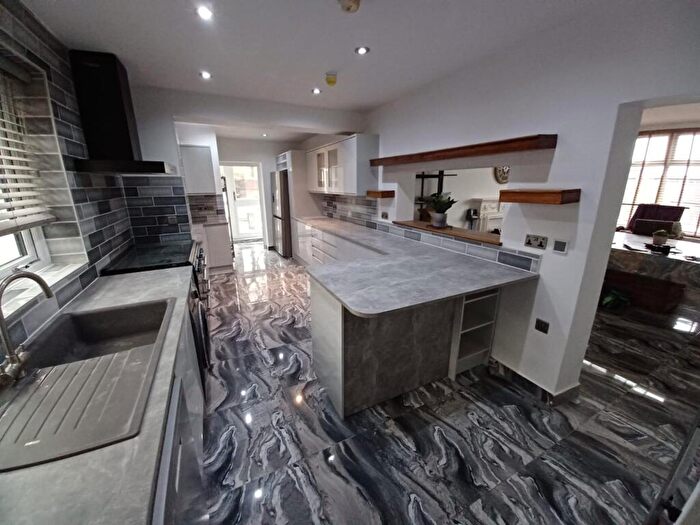 1 Bedroom Detached House To Rent In Wetherby Road, Leeds, West Yorkshire, LS17