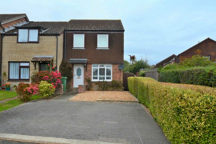 3 Bedroom Semi-Detached House To Rent In Fleet Way, Shalfleet, PO30