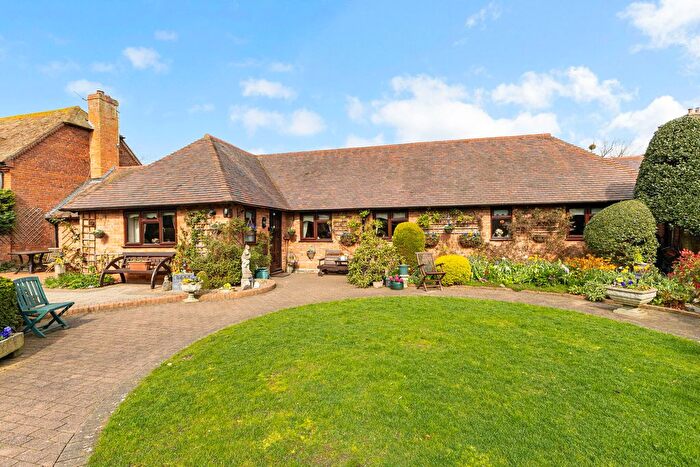3 Bedroom Barn Conversion For Sale In The Paddocks, Binton, CV37