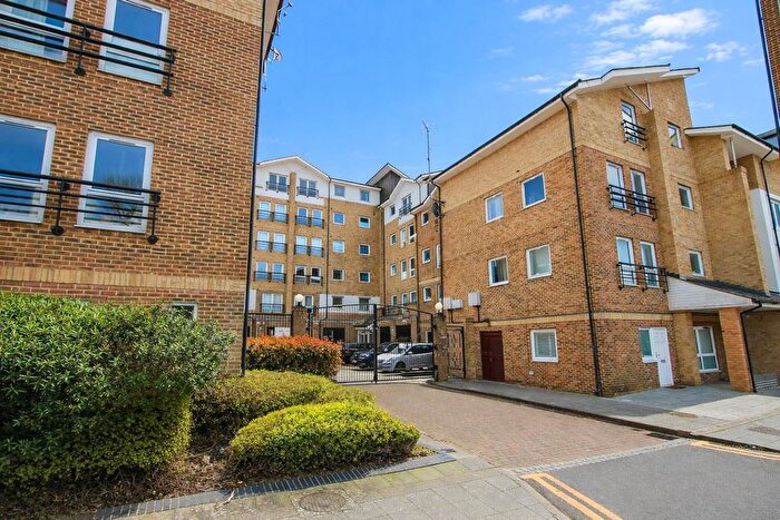 2 Bedroom Flat For Sale In Salisbury House, Melbourne Road, Wallington, SM6