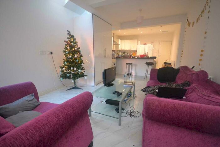 6 Bedroom Terraced House To Rent In Norris Road, Reading, RG6