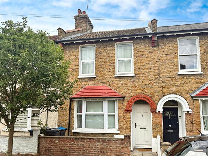 3 Bedroom Property To Rent In Meadow Road, Colliers Wood, SW19