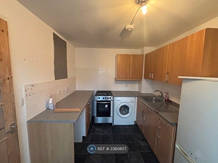 2 Bedroom Flat To Rent In Gravesend, Kent, DA11