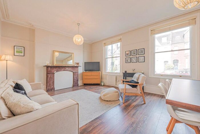 1 Bedroom Apartment For Sale In Dale Street, Leamington Spa, Warwickshire, CV32
