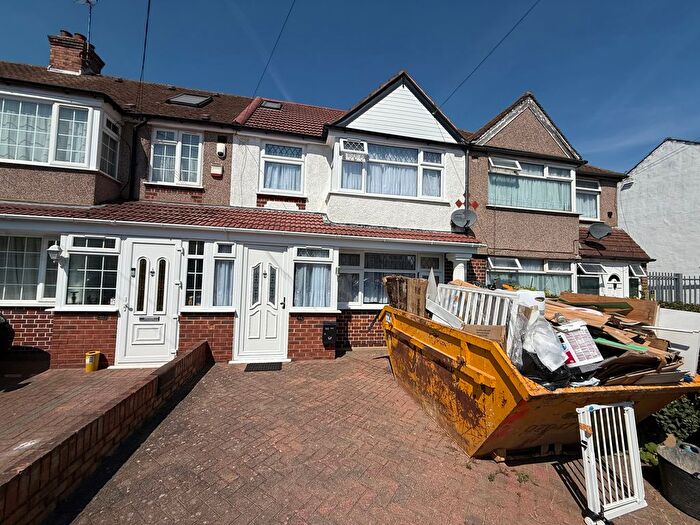 4 Bedroom Terraced House To Rent In Bedford Avenue, Hayes, UB4