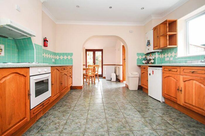 4 Bedroom Detached House To Rent In Hankinson Road, Bournemouth, BH9