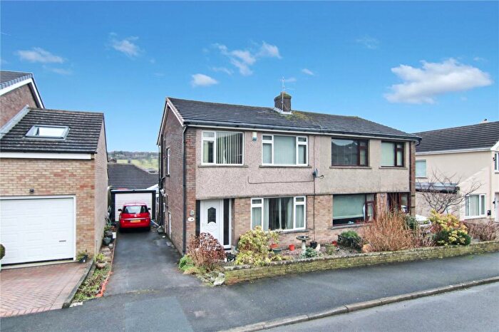 3 Bedroom Semi Detached House For Sale In Lynndale Avenue, Cross Hills, BD20