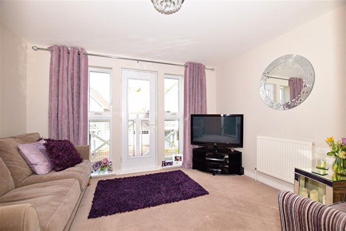 4 Bedroom Town House For Sale In Poynder Drive, Snodland, Kent, ME6