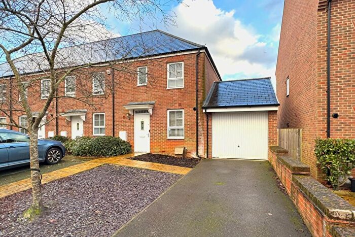 3 Bedroom End Of Terrace House To Rent In Windsor Crescent, Wokingham, RG40