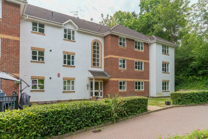 2 Bedroom Flat To Rent In Mitre Gardens, Bishops Stortford, Herts, CM23
