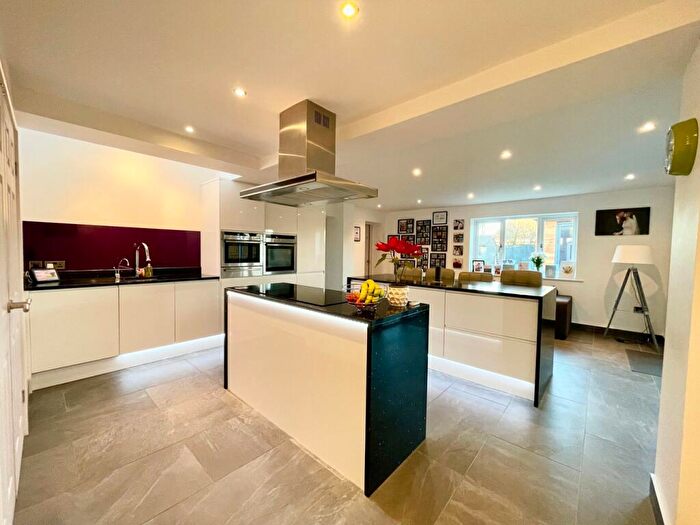 5 Bedroom Detached House For Sale In Cantley Manor Avenue, Doncaster, DN4