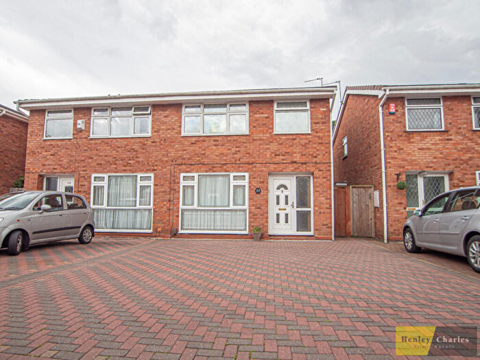3 Bedroom Semi-Detached House To Rent In Woodend, Handsworth Wood, B20