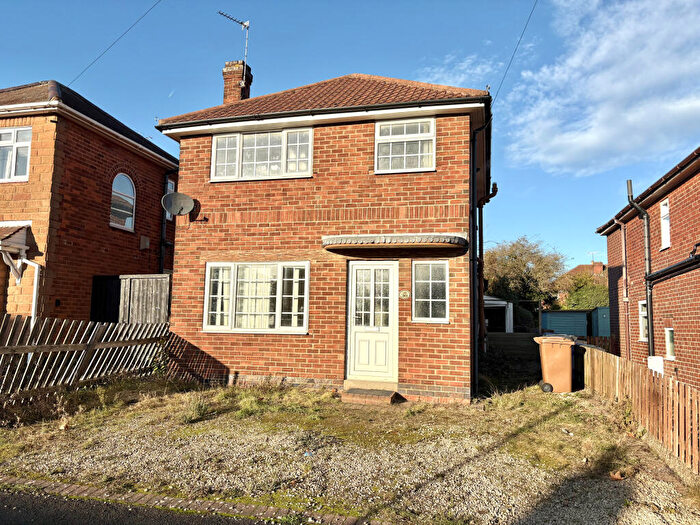 3 Bedroom Detached House For Sale In Lilac Avenue, Kingsway, DE22