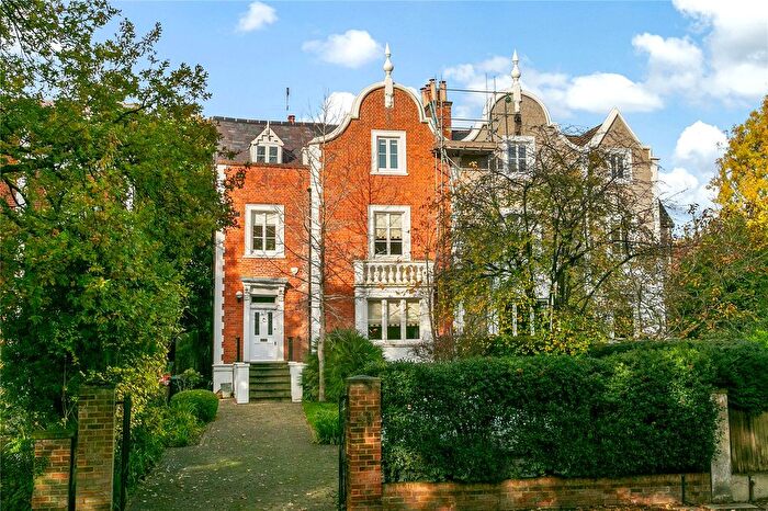 6 Bedroom Semi-Detached House For Sale In Queens Road, Richmond, TW10