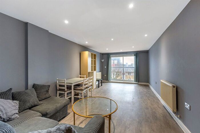 2 Bedroom Flat To Rent In Newport Avenue, London, E14