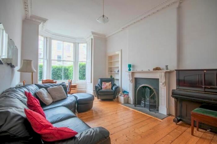 3 Bedroom Flat To Rent In Rankeillor Street, Edinburgh, EH8