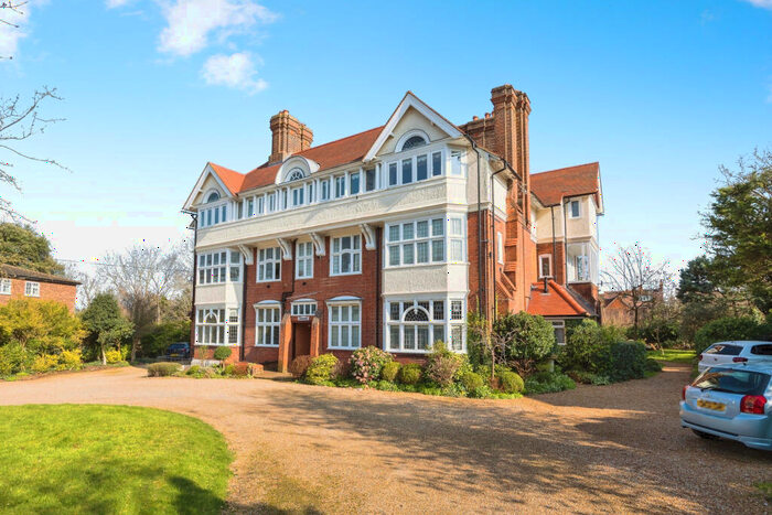 1 Bedroom Flat To Rent In Lower Edgeborough Road, Guildford, Surrey, GU1