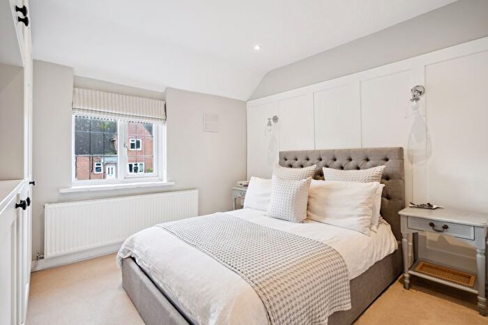 3 Bedroom End Of Terrace House For Sale In Main Road, Naphill, High Wycombe, HP14