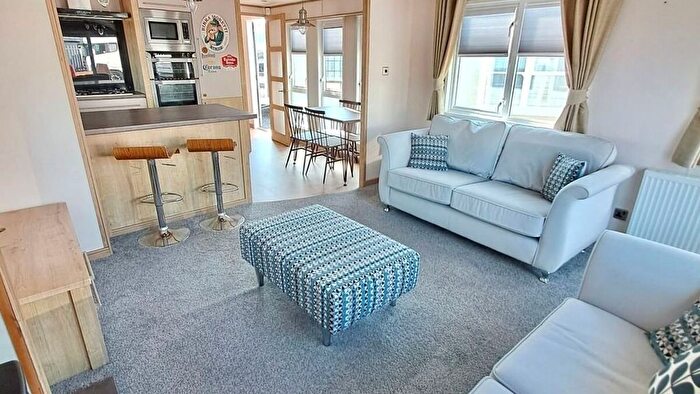 2 Bedroom Park Home For Sale In Kingfisher Holiday Park, Low Moor Lane Knaresborough, HG5