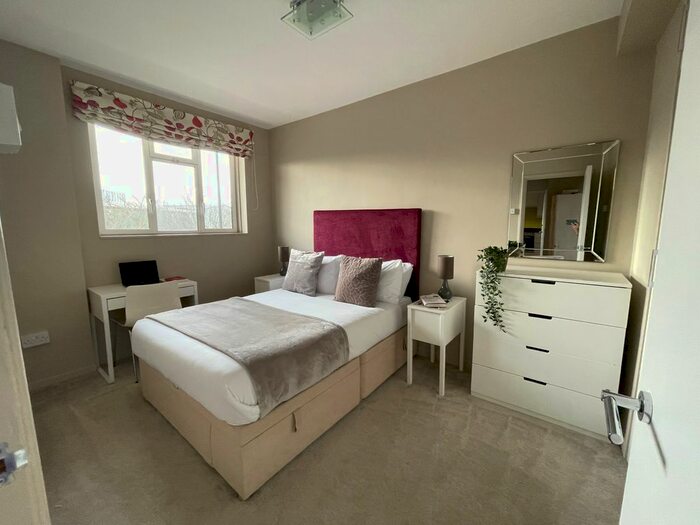 3 Bedroom Flat To Rent In Stewarts Road, Battersea Power Tube Station, SW8