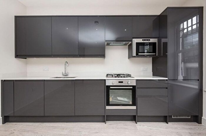 2 Bedroom Flat To Rent In Tooting High Street, London, SW17