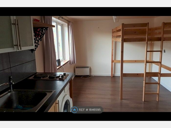 Studio To Rent In Gunnersbury Lane, London, W3