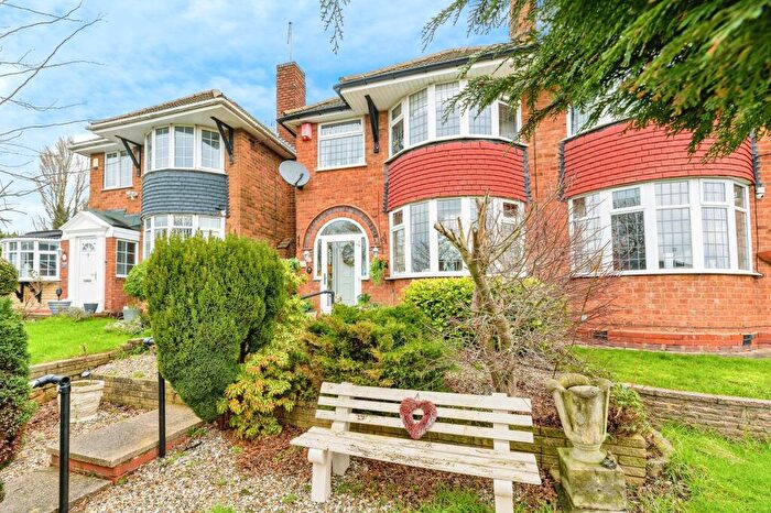 3 Bedroom Semi-Detached House For Sale In Langholm Drive, Birmingham, B44
