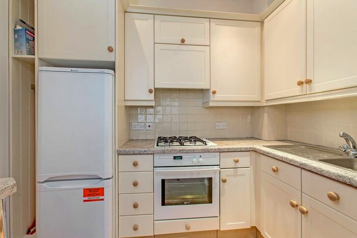 1 Bedroom Flat To Rent In Rostrevor Road, Fulham, London, SW6