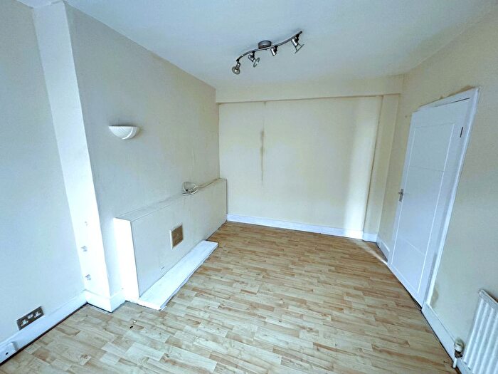 3 Bedroom Semi-Detached House To Rent In Jarrow Road, Romford, RM6