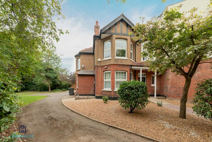 4 Bedroom Flat To Rent In Ashford Avenue, Hornsey, N8