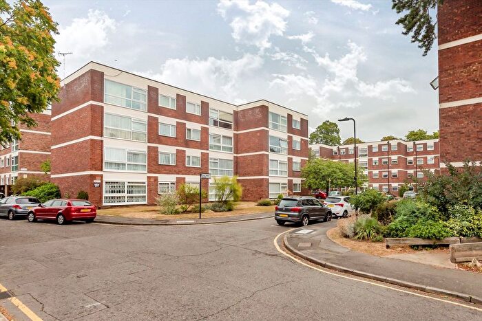 2 Bedroom Flat To Rent In Oak Tree Close, Ealing, W5
