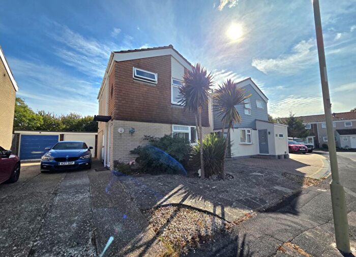 3 Bedroom Detached House To Rent In Trent Way, Lee-On-The-Solent, PO13