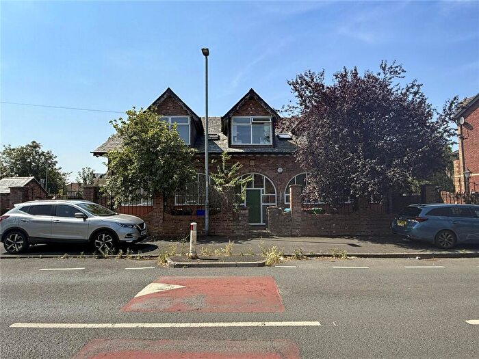 8 Bedroom Apartment For Sale In Hart Road, Fallowfield, M14