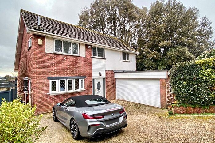 4 Bedroom Detached House For Sale In Parish Road, Poole, BH15