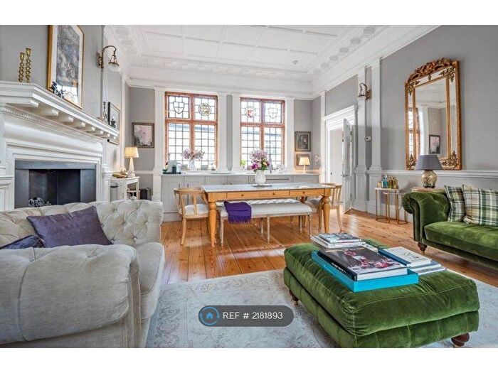 2 Bedroom Maisonette To Rent In High Street, Hampton Wick, Kingston Upon Thames, KT1