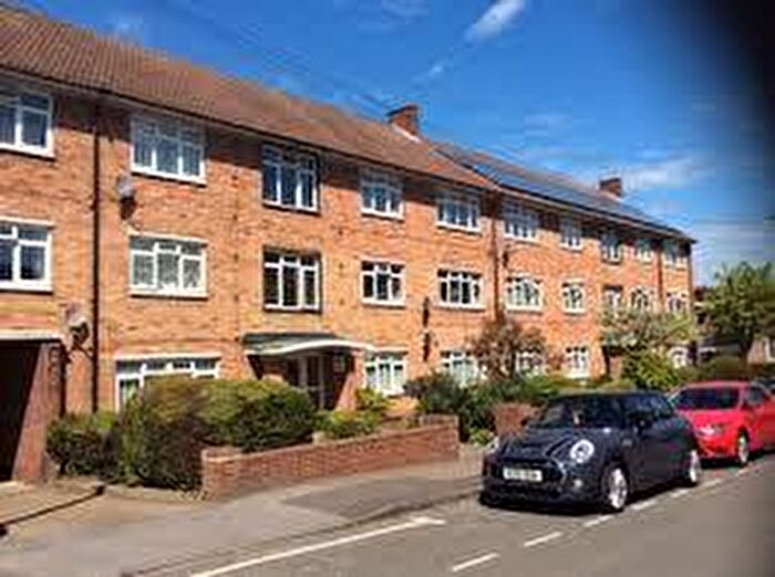 3 Bedroom Flat To Rent In The Crescent, Maidenhead, SL6