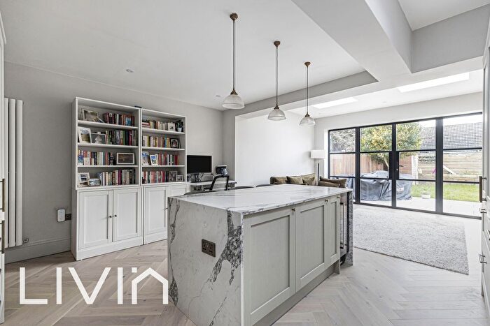 2 Bedroom Flat For Sale In Sydenham Road, Croydon, CR0