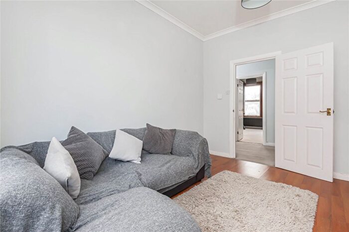 2 Bedroom Flat For Sale In Delamere Road, London, SW20